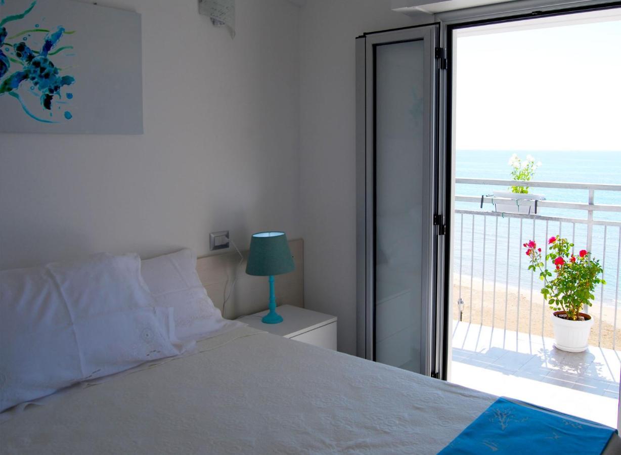 B&B Capo Rizzuto Fronte Mare מראה חיצוני תמונה