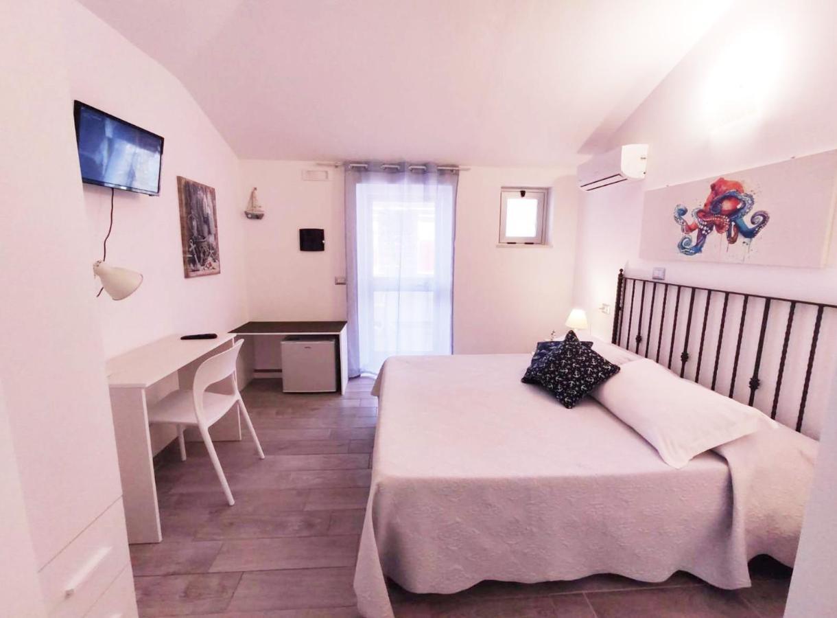 B&B Capo Rizzuto Fronte Mare מראה חיצוני תמונה