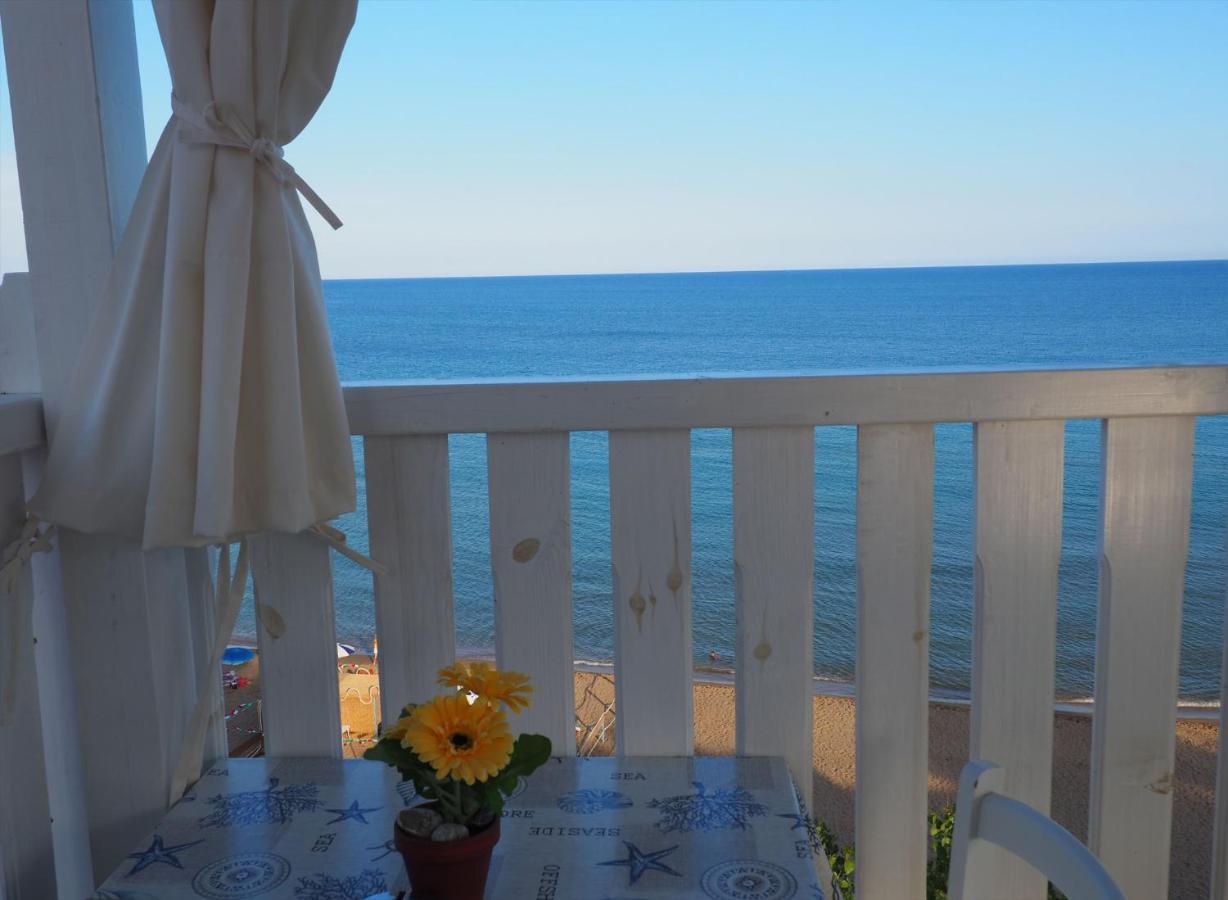 B&B Capo Rizzuto Fronte Mare מראה חיצוני תמונה