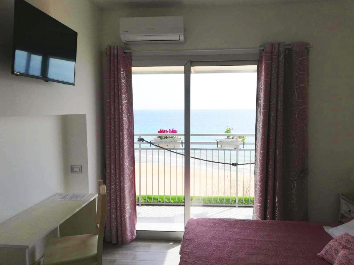 B&B Capo Rizzuto Fronte Mare מראה חיצוני תמונה